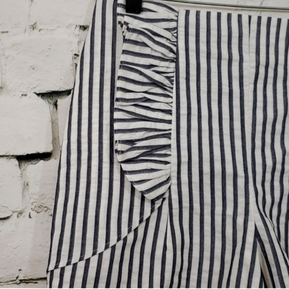 Zara Pants - Zara shorts with Ruffles